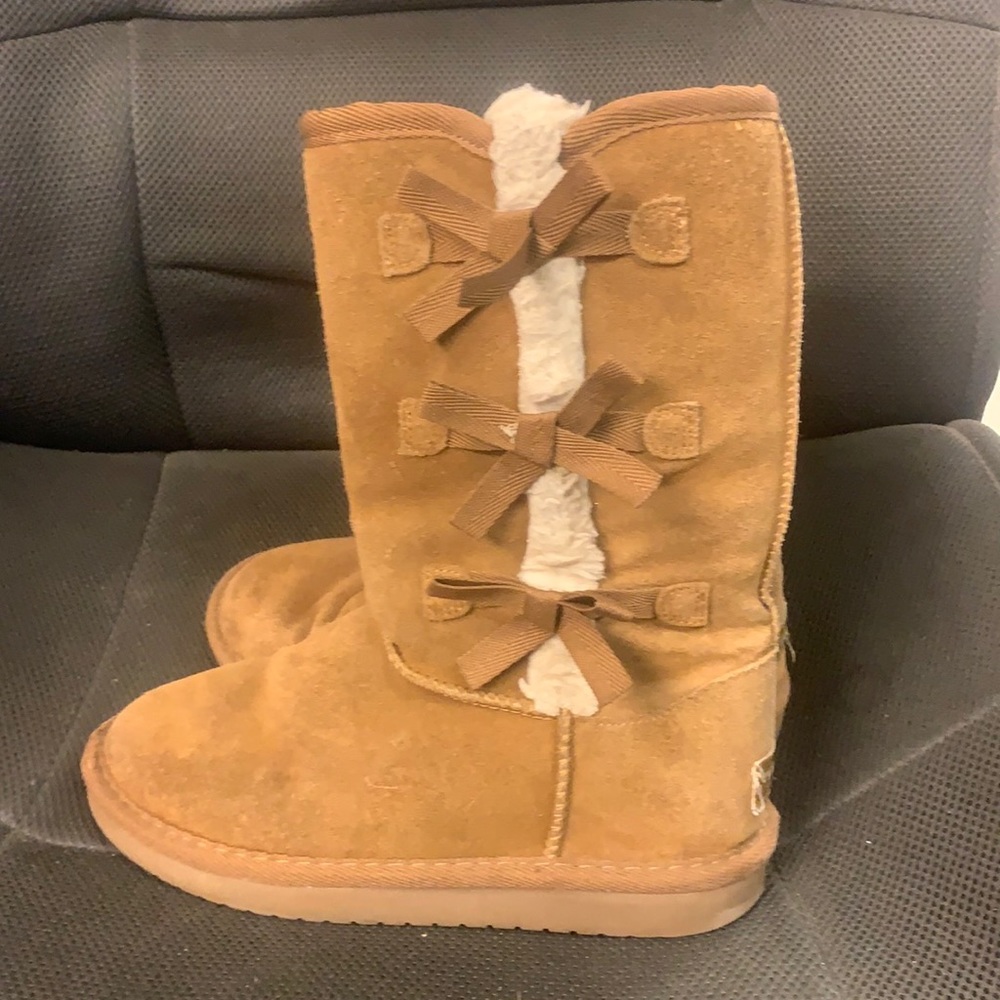 Koolaburra by UGG Victoria Tall Chestnut Suede Fur Boots Womens Size 4.